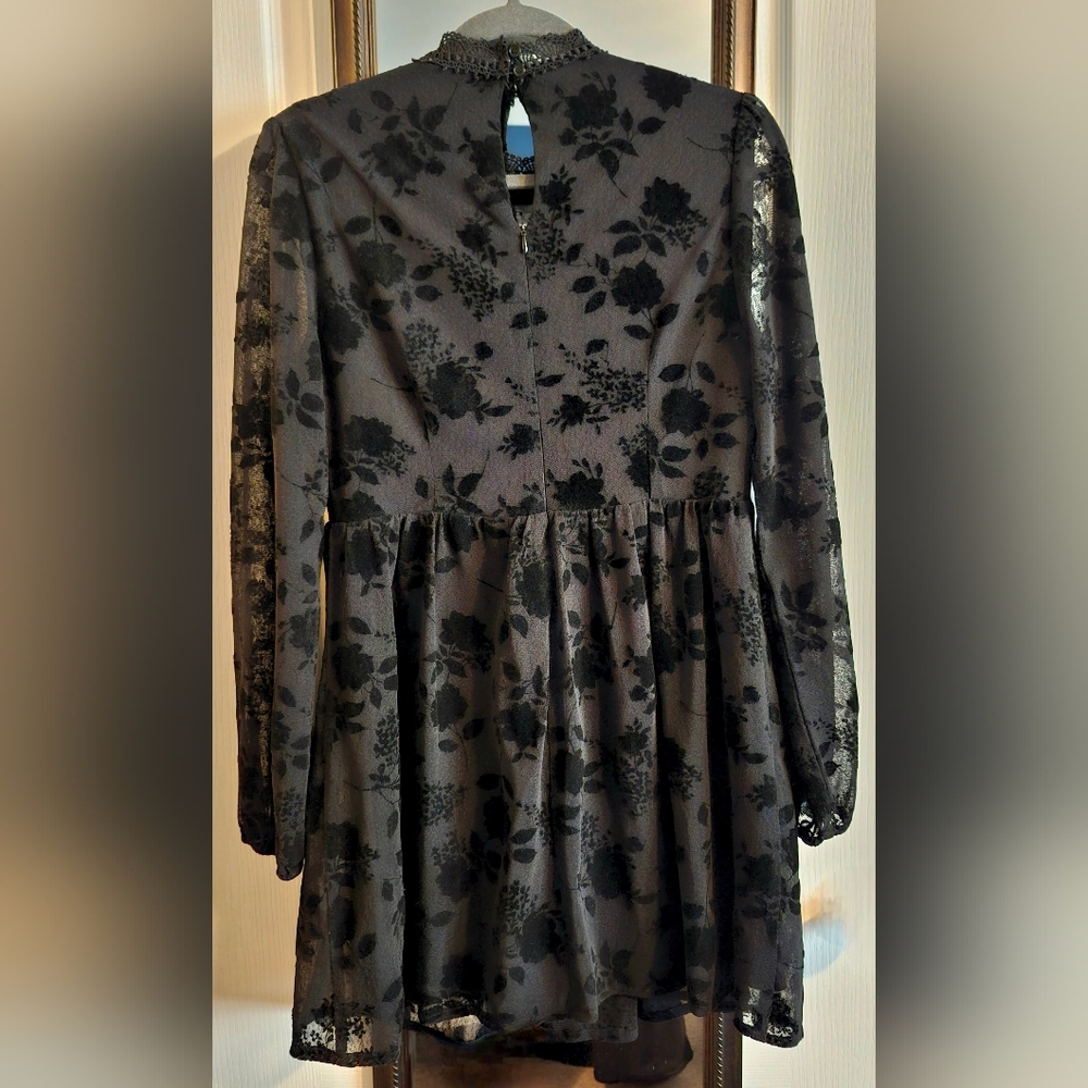 Entro Black Velvet Floral & Lace Long Sleeve Dress - Picture 5 of 8